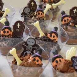 2 Squelettes Halloween (4, 6 cm)  Chocolat noir. n6