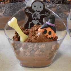 2 Squelettes Halloween (4, 6 cm)  Chocolat noir. n7