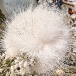 Branche avec 3 boules en fourrure blanche. n°4