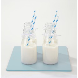 4 Petites Bouteilles de lait vintage - Plastique. n1